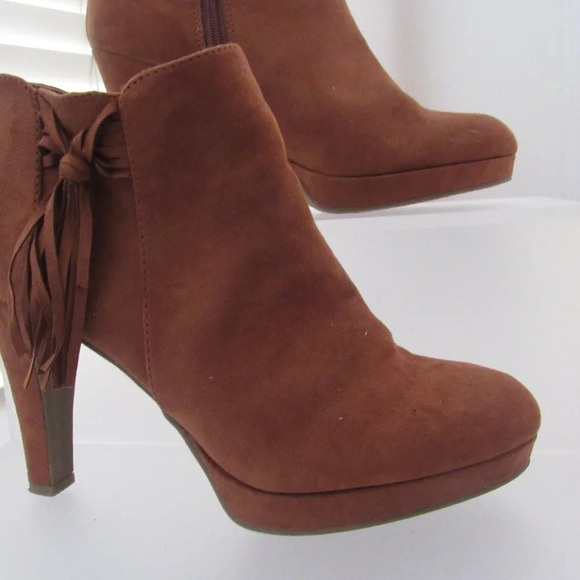 UNLISTED by Kenneth Cole Film Star Tassel Heel Ankle Booties Shoes Size 9 Wide - Picture 2 of 14